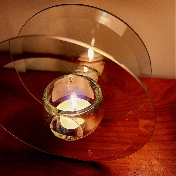 Beautiful Beveled Double Glass Tealight/Plant Holder - Picture 7 of 7